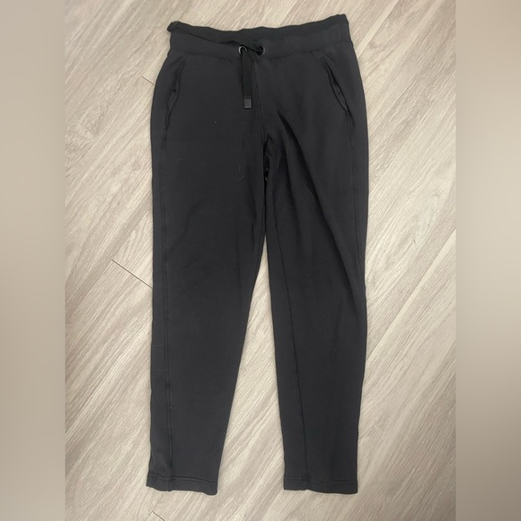 Athleta black lightweight stretchy high waisted post om jogger - Picture 3 of 5